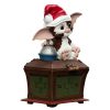 Gremlins Mini Epics Vinyl figura Gizmo with Santa Hat Limitált kiadás 12 cm